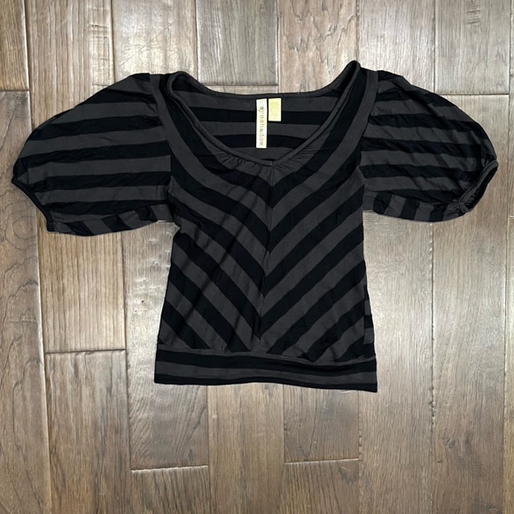 Eyeshadow Striped T-Shirt - Picture 8 of 12